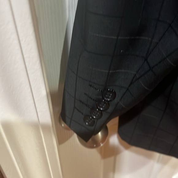 Casa Del Mar Men Black Windowpane 3 piece suit, Vest With Pants and Jacket - Picture 10 of 10